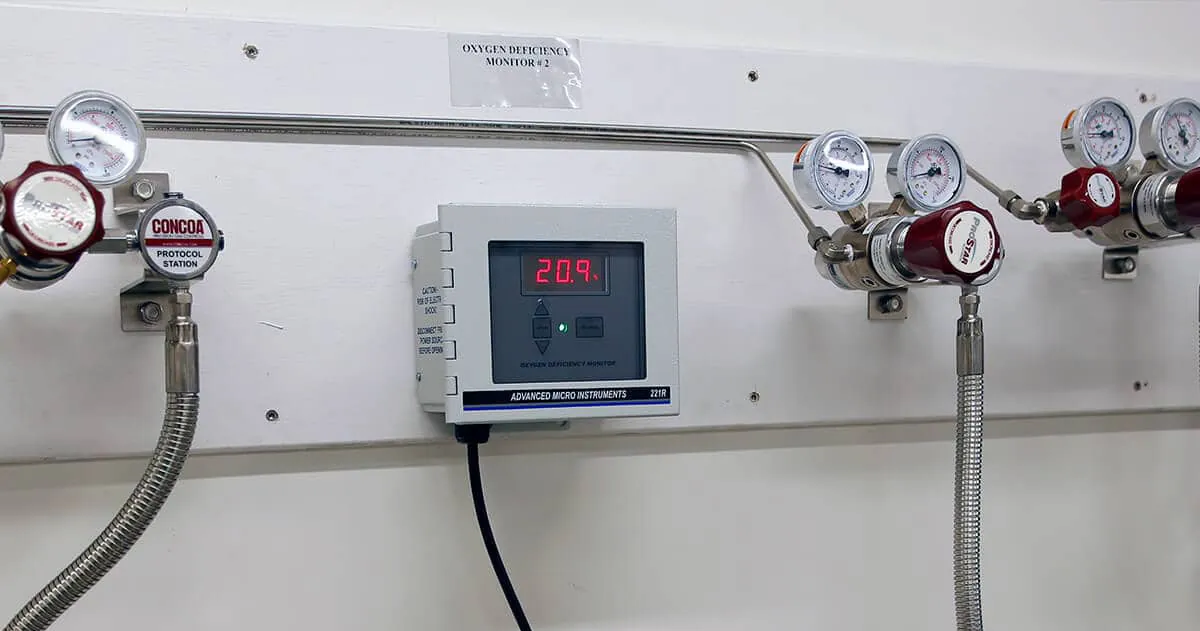 Oxygen deficiency monitor in a laboratory
