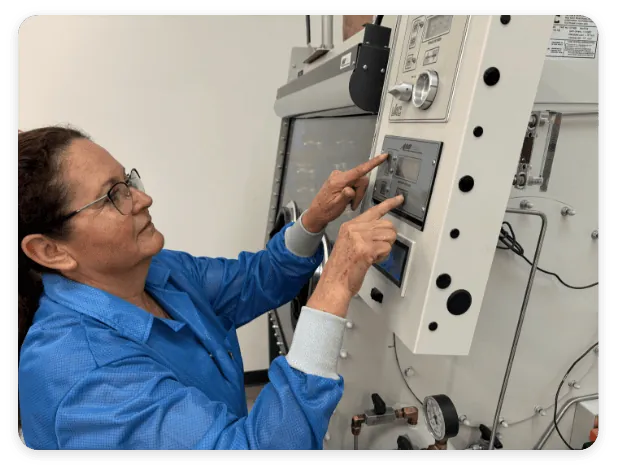 Permanent-mount oxygen analyzer for controlled environments