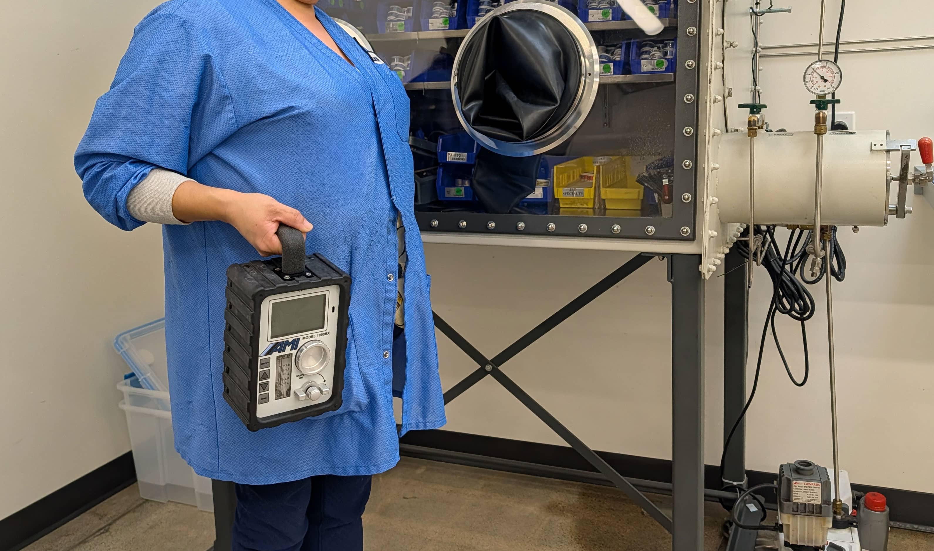 Employee with Model 1000bx