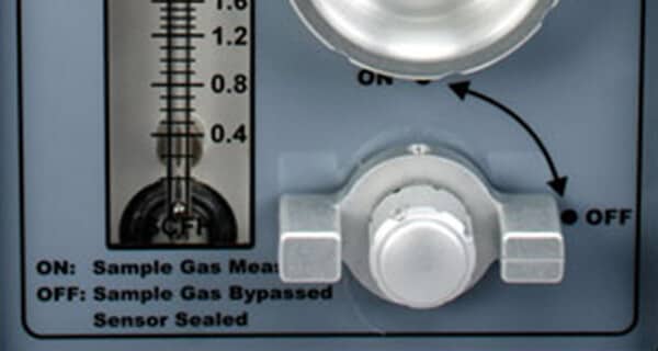 4-way valve allows the MODEL 1000RS to purge the sample lines of air while bypassing the sensor 4-way valve allows the MODEL 1000RS to purge the sample lines of air while bypassing the sensor