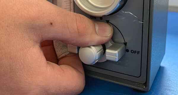The unique 4-way Selector Valve of the MODEL 1000RS allows the user to seal the oxygen sensor when it is not in use. The unique 4-way Selector Valve of the MODEL 1000RS allows the user to seal the oxygen sensor when it is not in use.